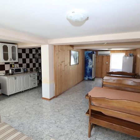 Rozalin Guest House Гудаута Екстериор снимка