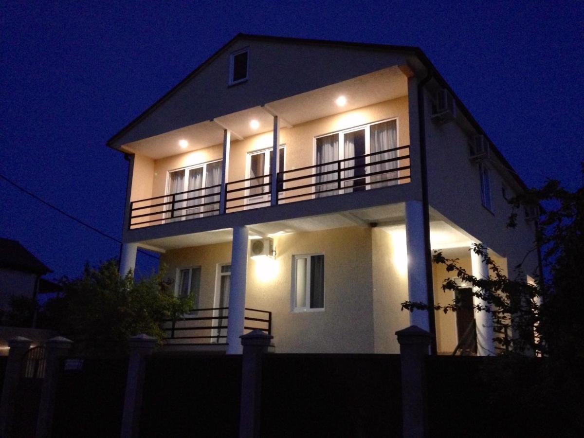 Rozalin Guest House Гудаута Екстериор снимка