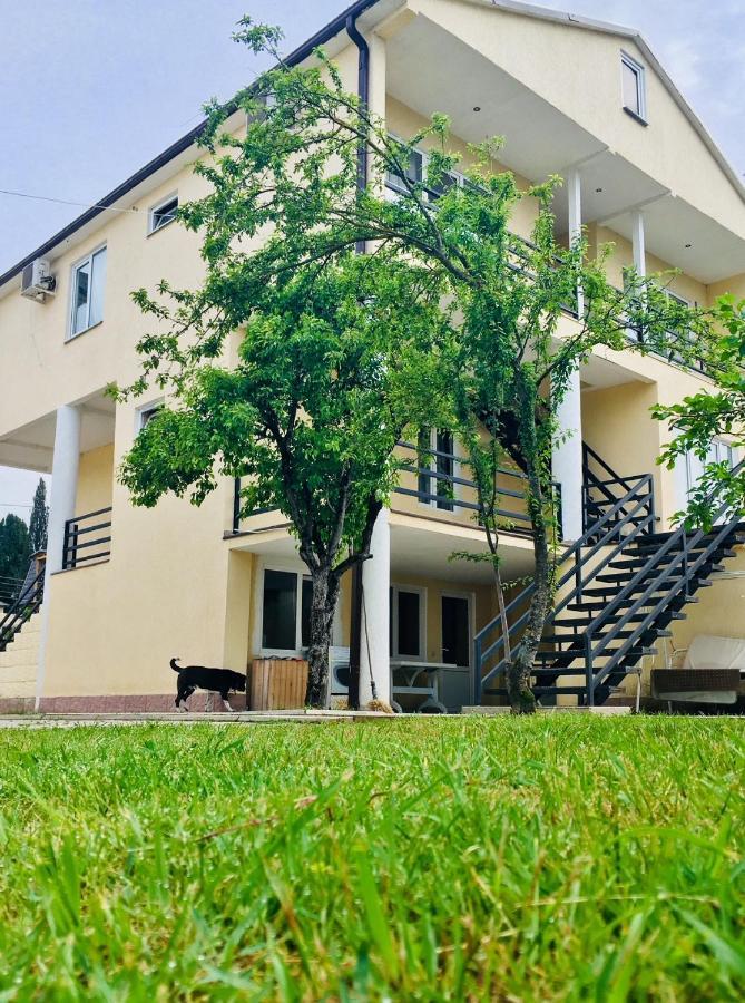 Rozalin Guest House Гудаута Екстериор снимка