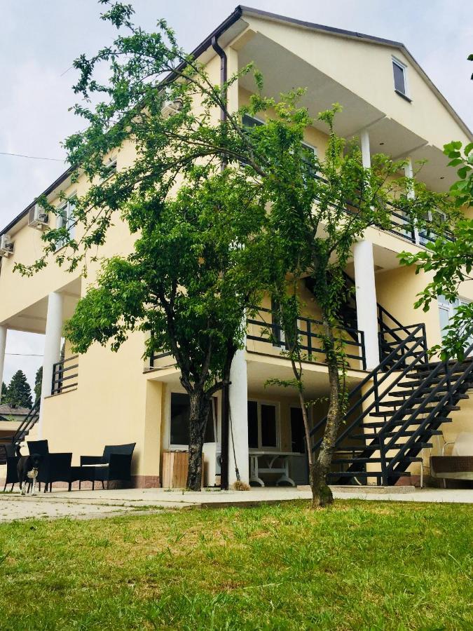 Rozalin Guest House Гудаута Екстериор снимка