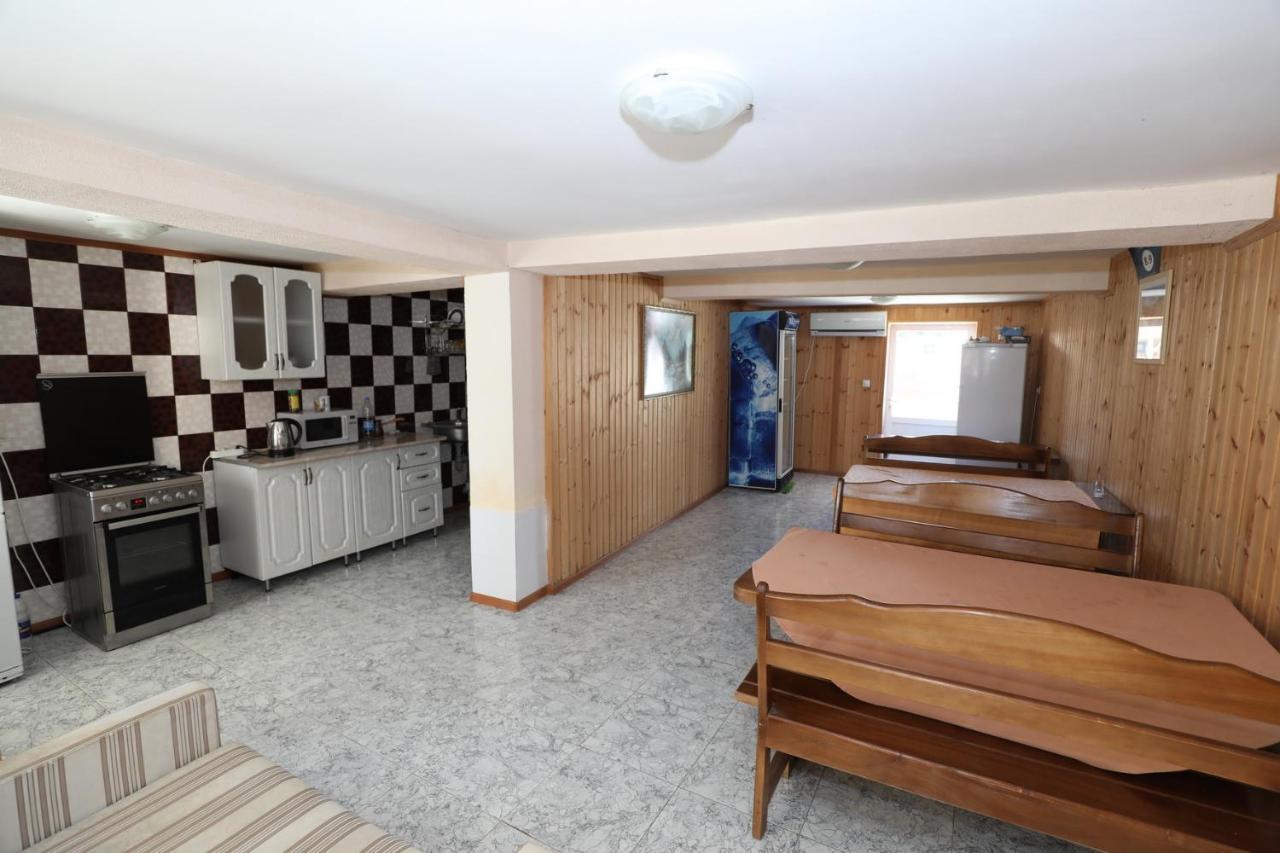 Rozalin Guest House Гудаута Екстериор снимка