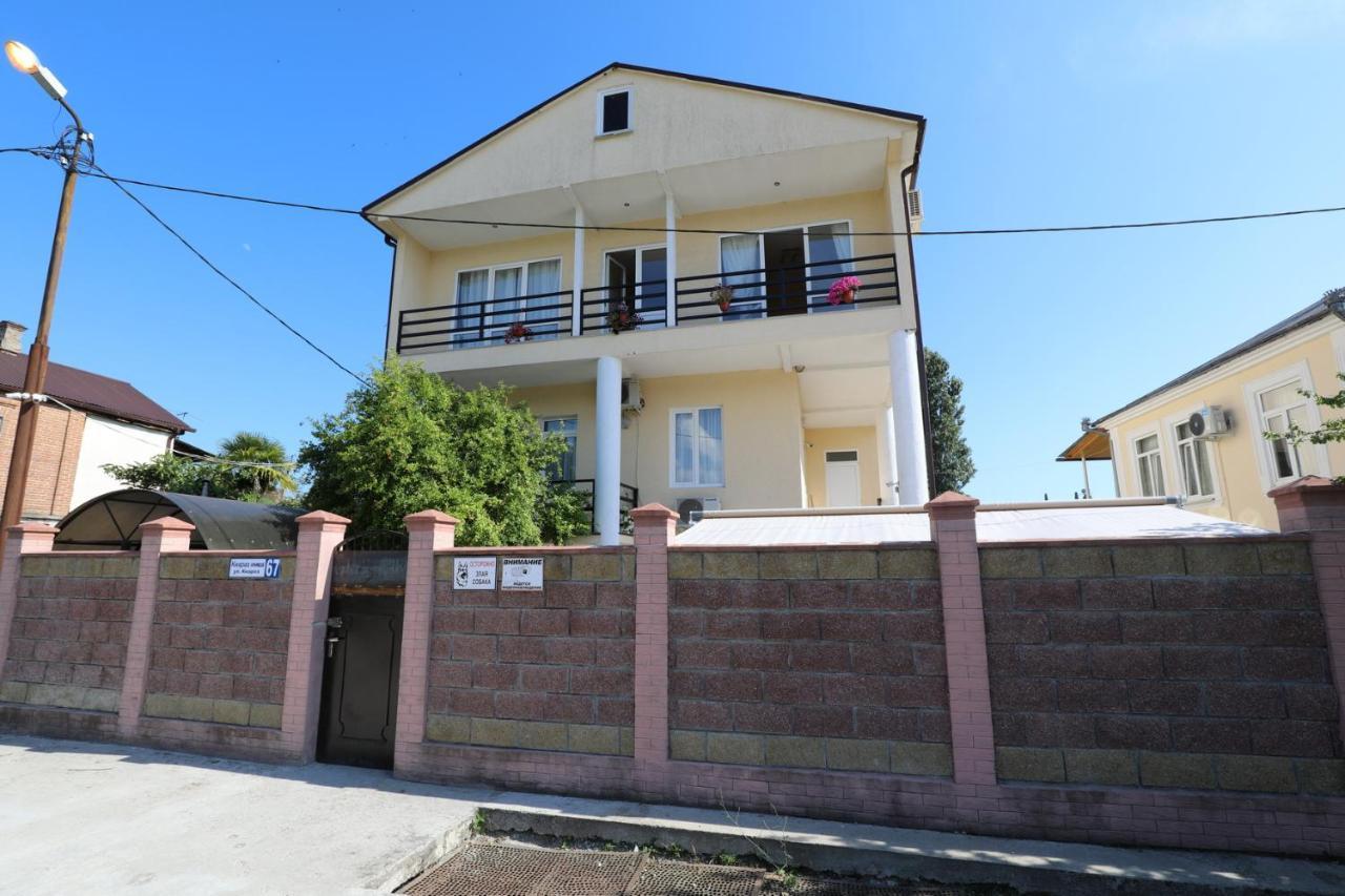 Rozalin Guest House Гудаута Екстериор снимка
