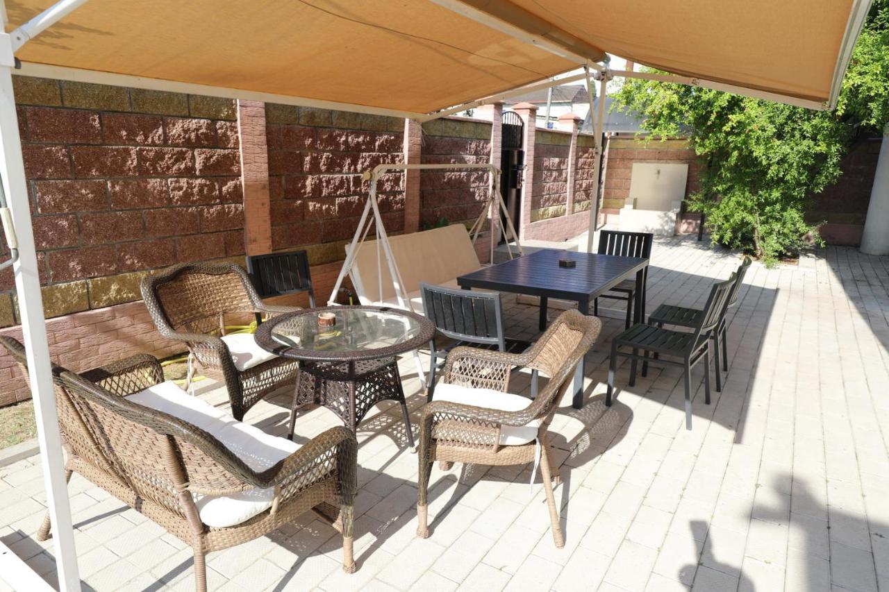 Rozalin Guest House Гудаута Екстериор снимка